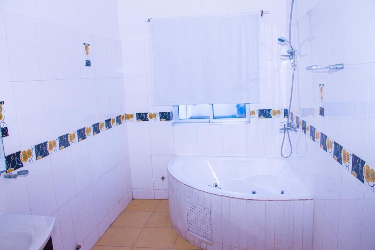 Hotel Amazone Cotonou Exterior foto